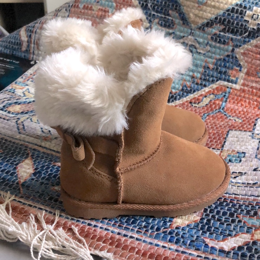 New toddler winter boots sz 7